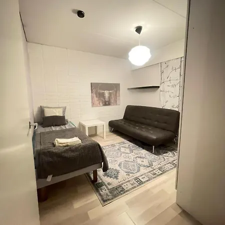 아파트 Spacious For 1-4 People 로바니에미